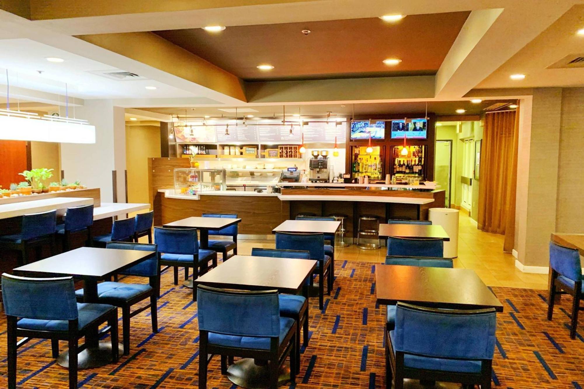 Hotel Courtyard Cleveland Airport South à Middleburg Heights Extérieur photo