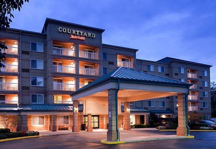 Hotel Courtyard Cleveland Airport South à Middleburg Heights Extérieur photo